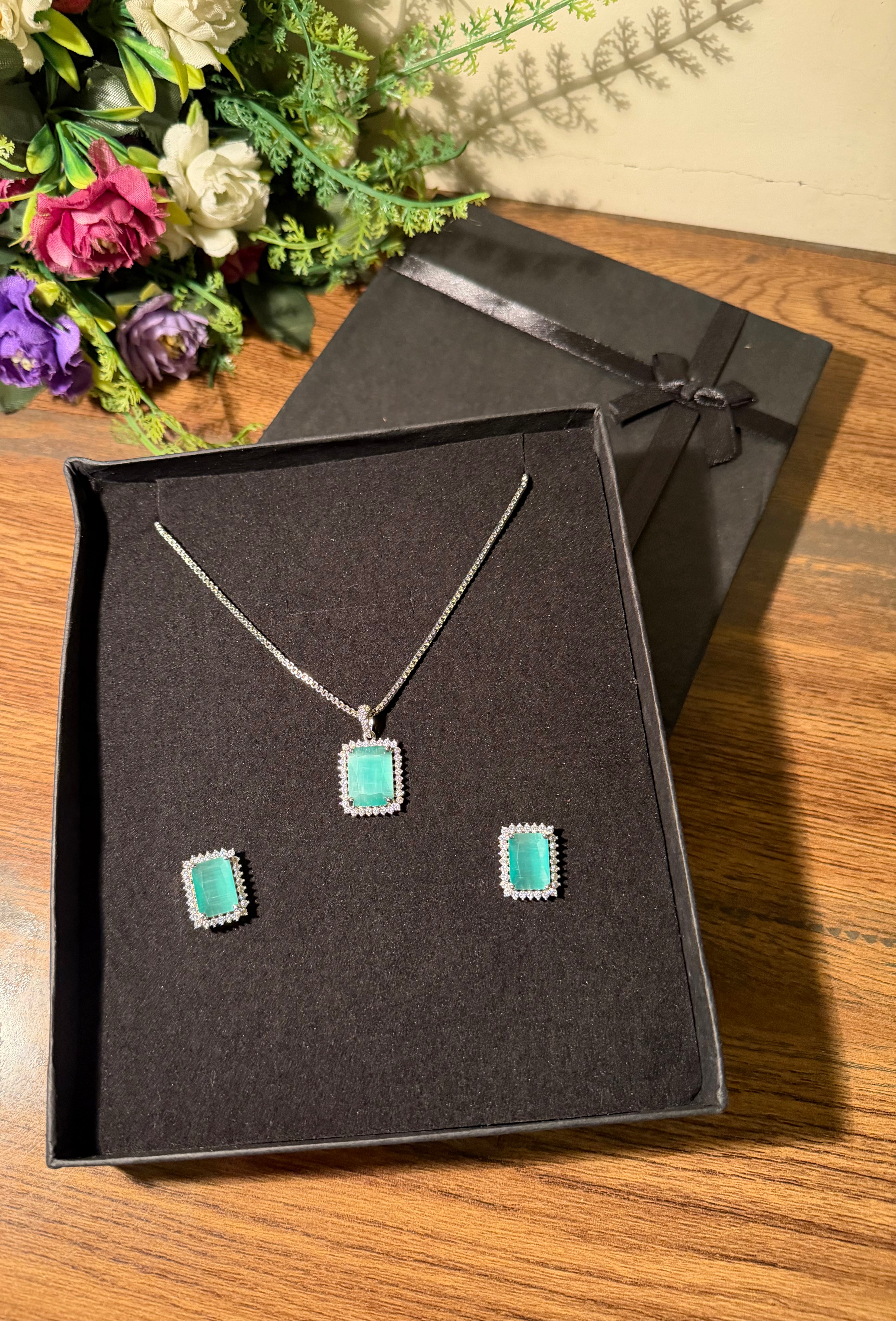Emerald Pendant set